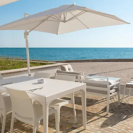 Life Seaview & 호텔 포르토레카나티