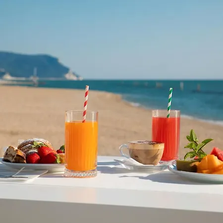 Life Seaview & 4* 포르토레카나티