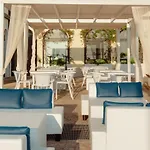 Life Seaview & 4* ポルト・レカナーティ