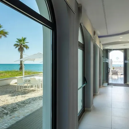 Life Seaview & 4*