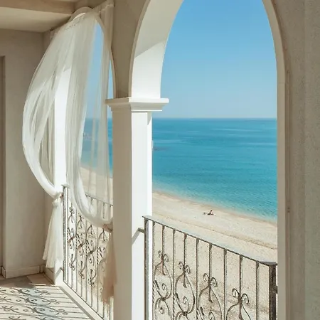Life Seaview & Hotel 4*