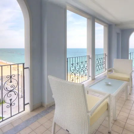 Life Seaview & 4*