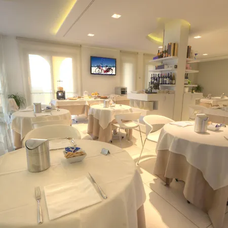 Life Seaview & 4* 포르토레카나티