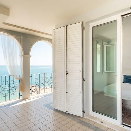 Life Seaview & Hotel 4*